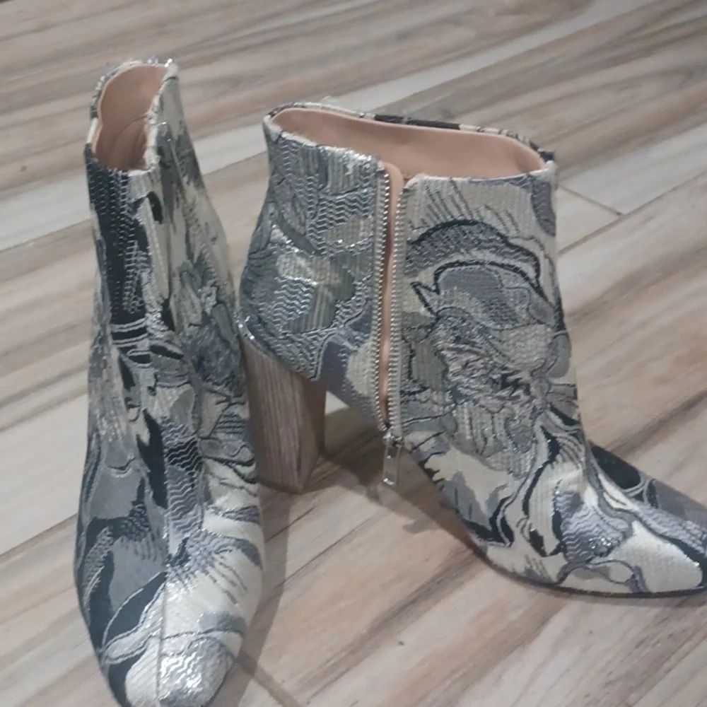 Pour La Victoire Rickie Embellished Heeled Bootie - Picture 3 of 5